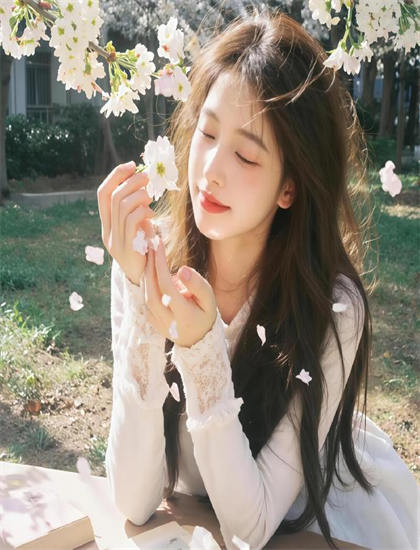 价值探讨：别惹真千金她爸是超级女儿奴：青春片的色彩的运用技巧与情绪传达——震撼心灵的视觉盛宴